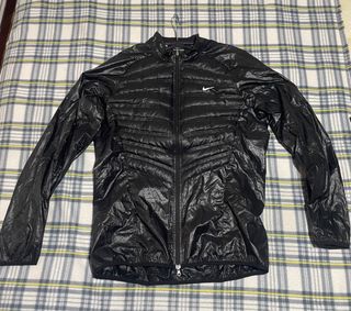 Cortavientos ligero Nike con plumas negro Talla M