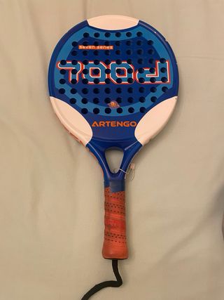 Pala de pádel y funda Artengo