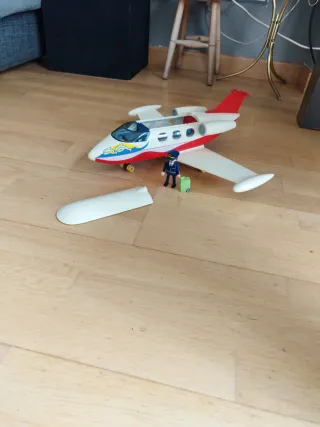Avión Playmobil con piloto y maleta
