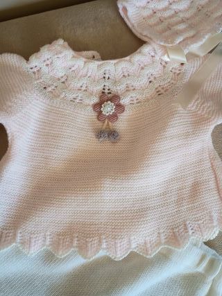 Conjunto de recien nacido o reborn con gorrito