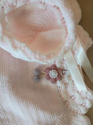 Conjunto de recien nacido o reborn con gorrito