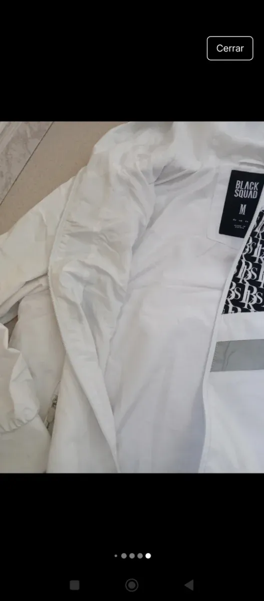 Chaqueta con capucha y logo