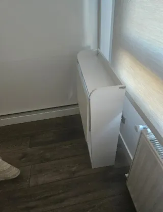 Escritorio abatible con baldas