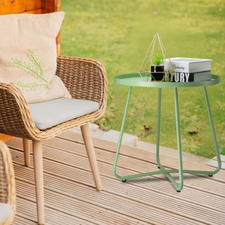 Tavolino da esterno rotondo in acciaio verde