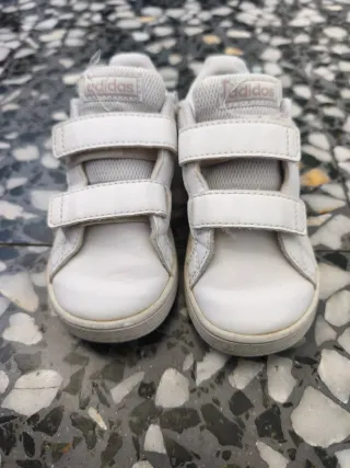 Zapatos Adidas niña blancos