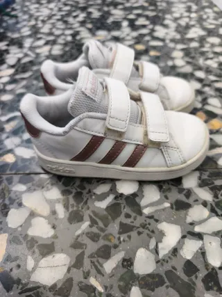 Zapatos Adidas niña blancos