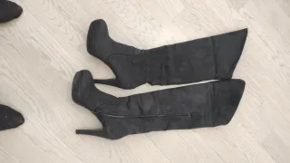 Stivali alti neri con tacco