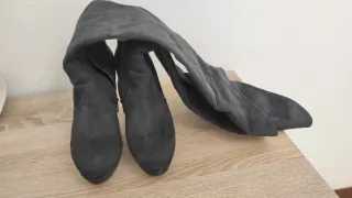 Stivali alti neri con tacco