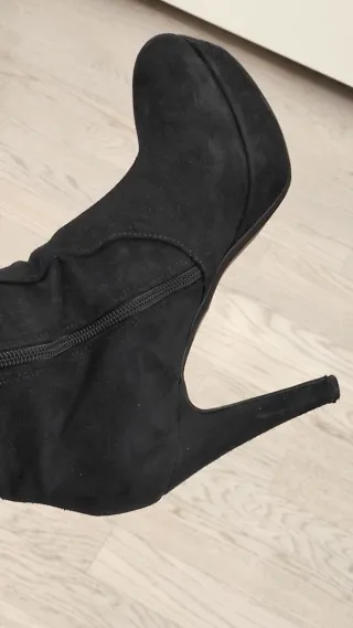 Stivali alti neri con tacco