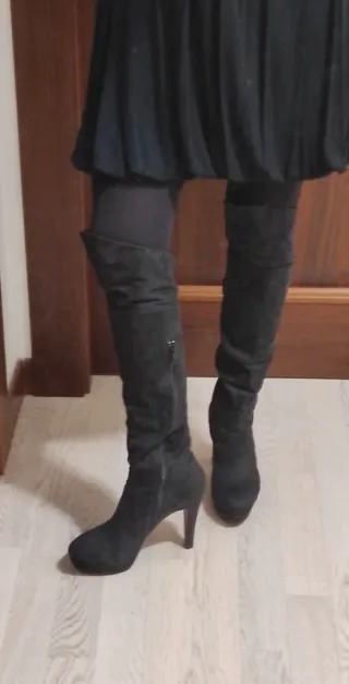 Stivali alti neri con tacco