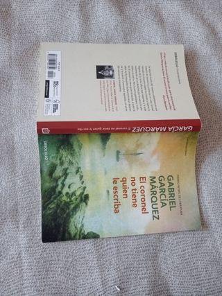 "El coronel no tiene quien le escriba"-3€+regalo