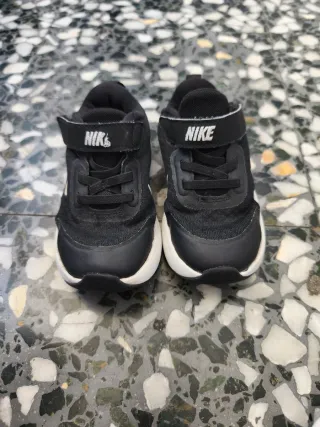 Zapatillas Nike niña negras y blancas