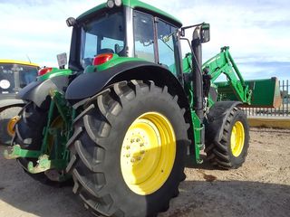 Tractor John Deere 6150 M con pala