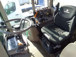 Tractor John Deere 6150 M con pala