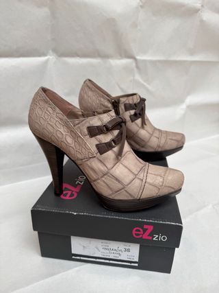 Botines Ezzio Talla 38 Beige/Marrón