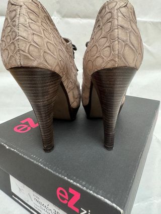 Botines Ezzio Talla 38 Beige/Marrón