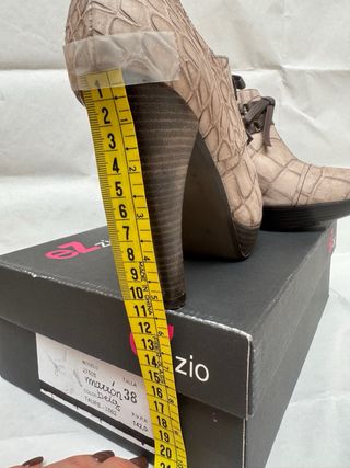 Botines Ezzio Talla 38 Beige/Marrón
