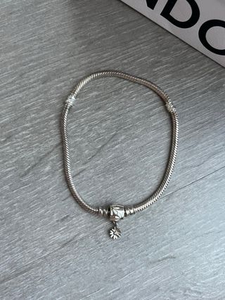Pulsera Pandora Original con Charm y Separadores