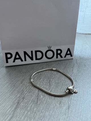Pulsera Pandora Original con Charm y Separadores
