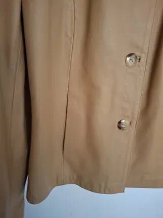 Cazadora de piel beige