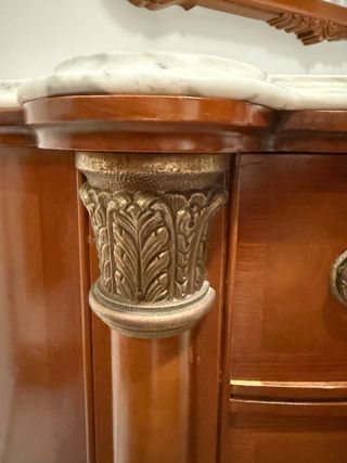 Cómoda de madera y mármol