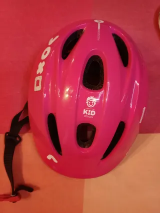 Casco infantil rosa para bicicleta. BTWIN