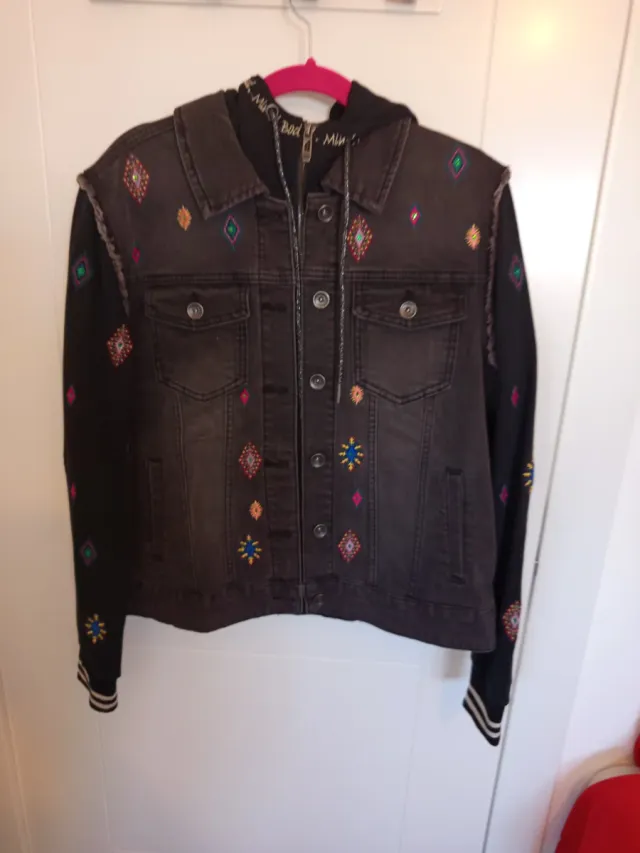 Chaqueta vaquera bordada