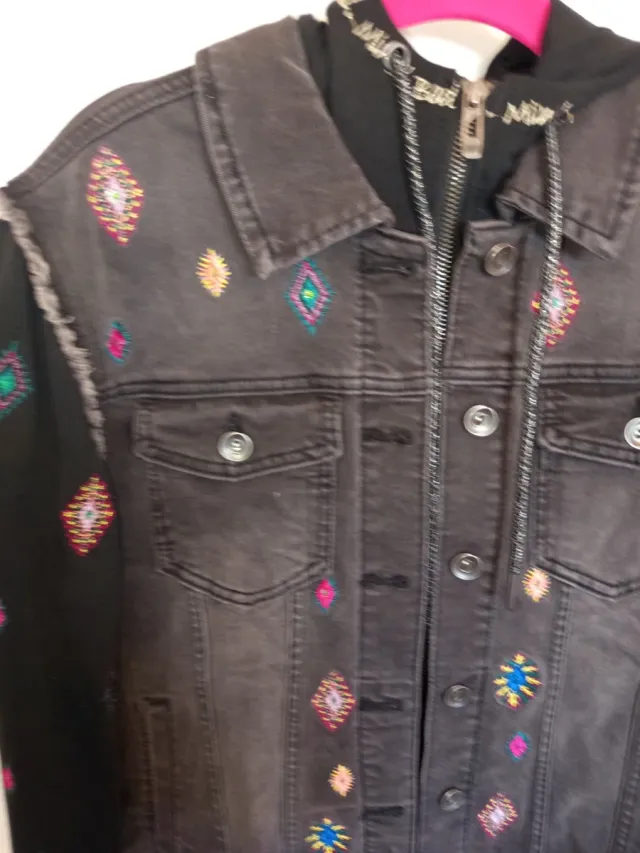 Chaqueta vaquera bordada