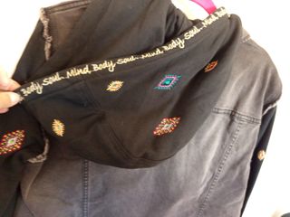 Chaqueta vaquera bordada