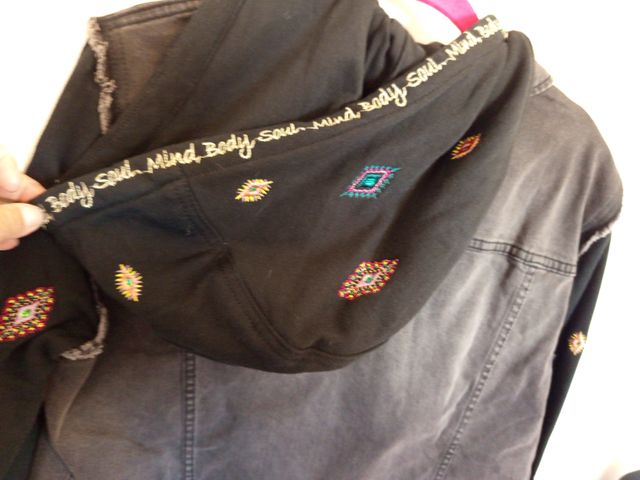 Chaqueta vaquera bordada