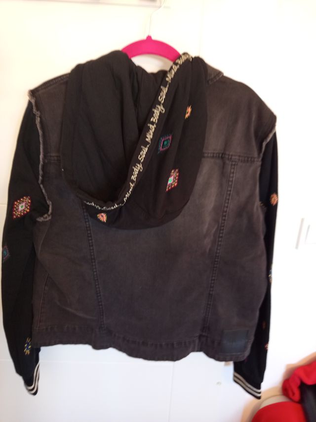 Chaqueta vaquera bordada