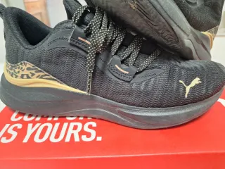 Zapatillas Puma Negras y Doradas