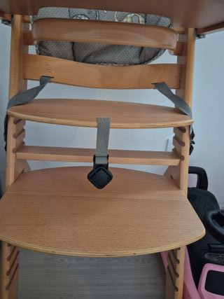 Trona de madera con cojín