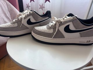 Nike Air Force 1 '07 LV8 Gris Blanco