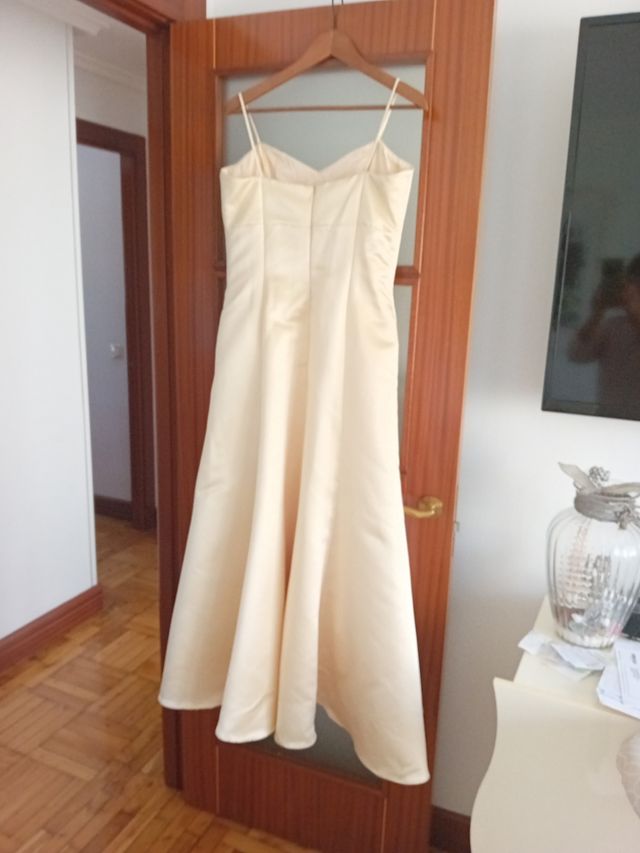 Vestido de fiesta o novia beige