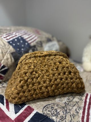 Clutch in velluto color cammello fatta a mano