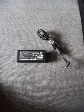 Adaptador de corriente negro