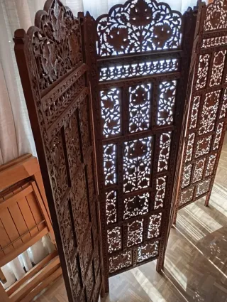 Biombo madera tallada. 235€.
