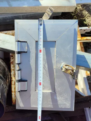 Puerta aluminio contador agua/luz