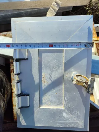 Puerta aluminio contador agua/luz