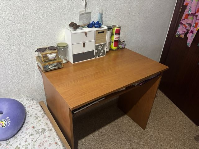 Escritorio madera con bandeja extraíble