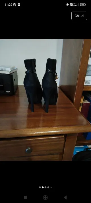 Tronchetto nero con tacco alto