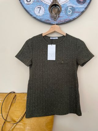 Camiseta Zara canalé verde Talla S/36
