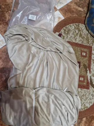 Cortinas grises y blancas con encaje