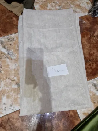 Cortinas grises y blancas con encaje