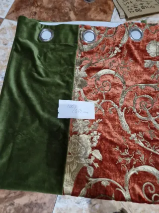 Cortinas grises y blancas con encaje