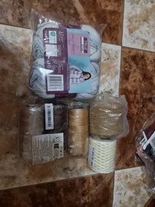 Cortinas grises y blancas con encaje
