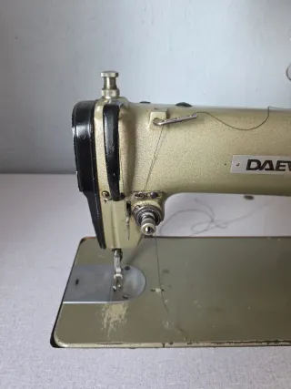 Máquina de coser Daewoo