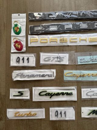 Insignias y llaveros Porsche