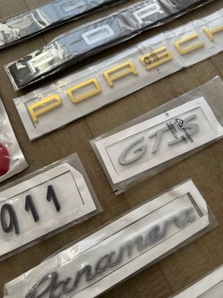 Insignias y llaveros Porsche